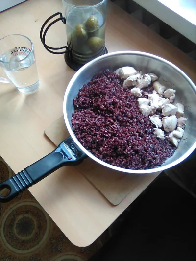 anonymous_derp - Dzisiejszy obiad: Odgrzewany ryż (brązowy, czerwony i czarny), duszo...