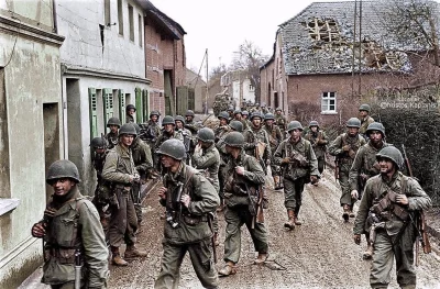 wojna - Amerykańska piechota 5 Dywizji Pancernej w Pulheim, Nadrenia Północna-Westfal...