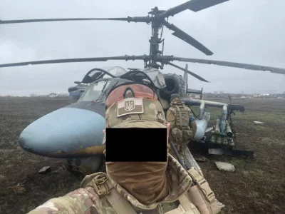 LazyInitializationException - Żołnierz ukraiński pozujący przy uszkodzonym K-52


...