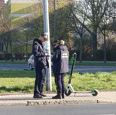 NaglyAtakGlazurnika - #wroclaw
Ależ się straży miejskiej musi nudzić, skoro wystawia...