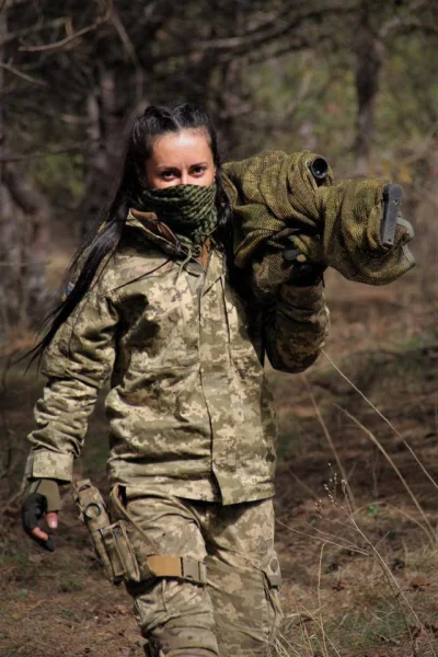 QoTheGreat - Snajperka o znaku wywoławczym „Charcoal". Dziewczyna służy w batalionie ...