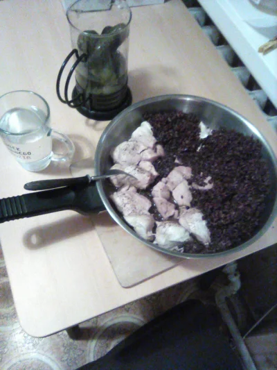 anonymous_derp - Dzisiejsza kolacja: Odgrzewany ryż (brązowy, czerwony i czarny), dus...