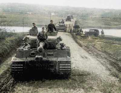 wojna - Niemieckie czołgi Panzer VI 'Tiger' z 503. Ciężkiego Batalionu Pancernego nie...