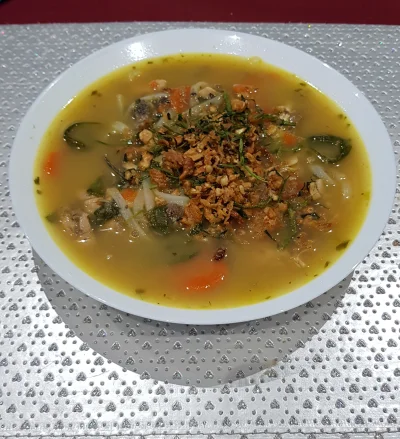 NotYetDefined - Na #kolacja
Azjatycka #zupa z #kurczak i #makaron ryżowym.
#orzechy...