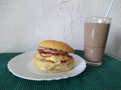 Polnischefuhrer - Chłop zrobił sobie bieda zestaw śniadaniowy McMuffin + szejk czekol...