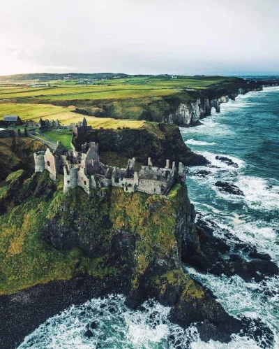 Artktur - Zamek Dunluce
Fot. Marcel Siebert

#fotografia #zameknadzis #zamki #expl...