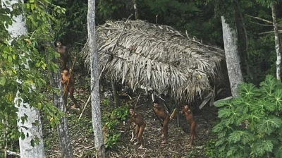 Purebreed - rosyjscy żołnierze wychodzą z okopów na widok drona (koloryzowane)