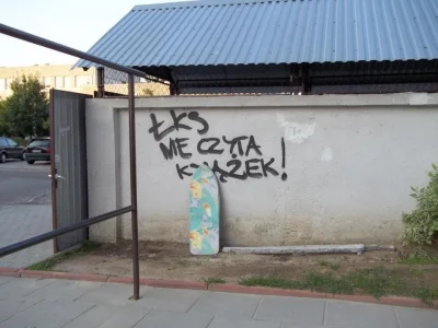 Pan_Buk - Trochę mi to przypomniało pojedynki łódzkich klubów piłkarskich na graffiti...