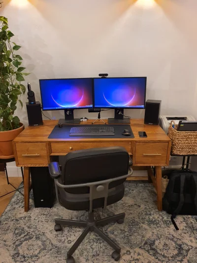 kusznier - Mój setup z biurkiem od @adamwbr. 
Zrobiłem #cablemanagement i jest czysto...