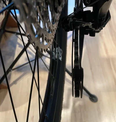 chiken - Kupiłem ostatnio pierwszy rower z napędem 1x11. Przerzutka to Shimano Deore ...