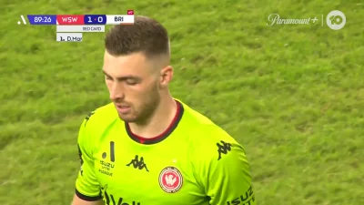 o.....s - Kocham ligę australijską, ekstraklasa przy tym to #!$%@? xD
Bramkarz obala...