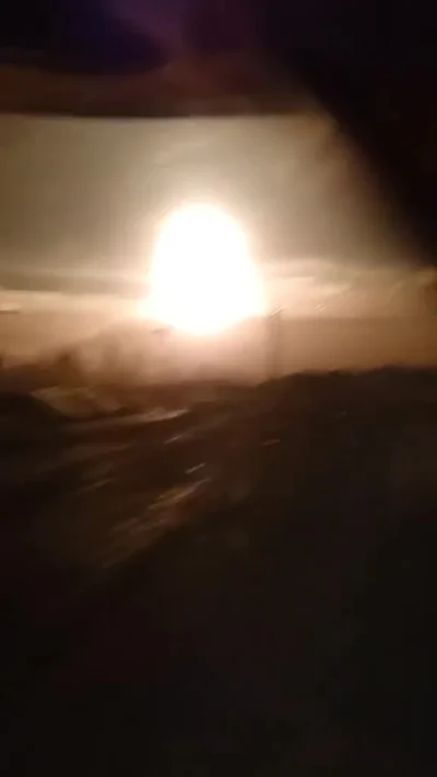 wypok312 - Wybuch na Ukrainie, podobny do bomby A, ale to nie bomba A. Chyba. 
#ukra...
