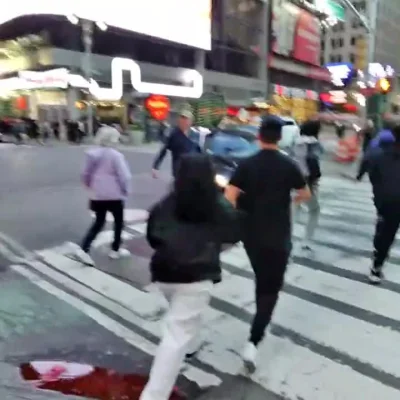 QoTheGreat - Panika na Times Square w USA. Był huk i syreny.
https://twitter.com/bdb...