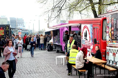 rafal-heros - Niech gość zrobi tam darmowe zjazdy foodtruckow z atrakcjami dla dzieci...