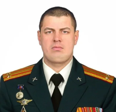 zafrasowany - Podpułkownik Dinar Chametow był dowódcą batalionu artylerii w 200 Bryga...