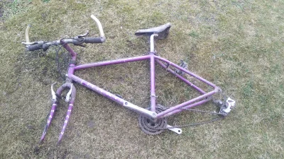 Bos1san - #rowery
U teściów na strychu znalazłem resztki roweru. Z tego co wyszukałe...