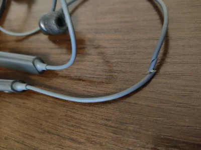 Lansky92 - Czy istnieje jakikolwiek sposób by naprawić tak uszkodzony przewód słuchaw...