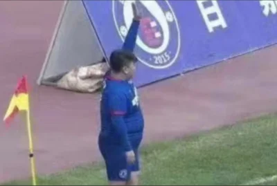 Milanello - Ważący 126 kilo chłopiec zagrał w meczu 2 ligi chińskiej. Jest synem właś...