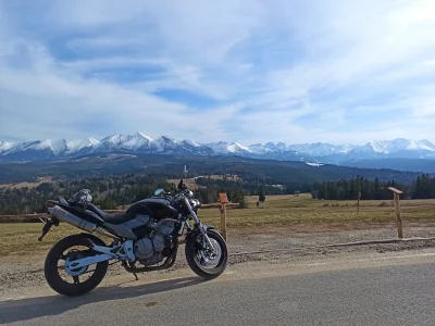 Lipek12s - Widok na #tatry. Przełęcz nad Łapszanką - wczoraj.
#motocykle