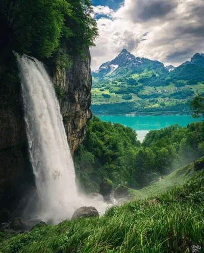 Borealny - Wodospady Serenbach, Szwajcaria
SPOILER
#earthporn #szwajcaria #gory #foto...