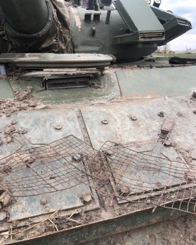Pan_Buk - Dzisiaj widziałem zdjęcie "aktywnego pancerza" ruskiego czołgu. To jest coś...