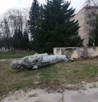 Sweet-Jesus - Rosjanie zniszczyli pomnik Włodzimierza Lenina w Czarnobylu - pierwszeg...