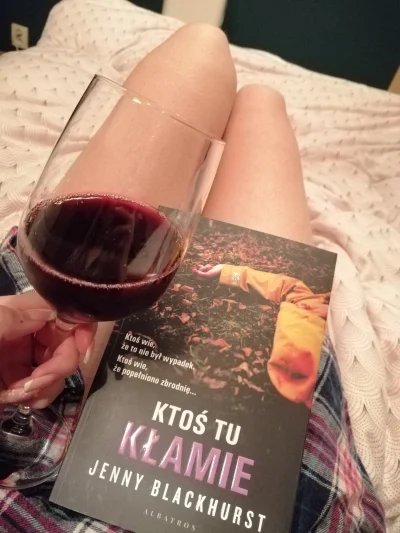 Kotgrazynka - Idealny wieczór z kieliszkiem Primitivo i książką #rozowepaski #wino #k...