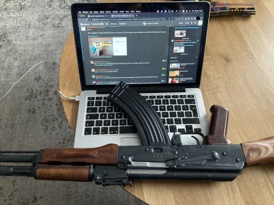 ak-47-kalasznikov - > wyglada zajebiscie a ty nigdy nie bedziesz nawet w 1/10 tak zaj...