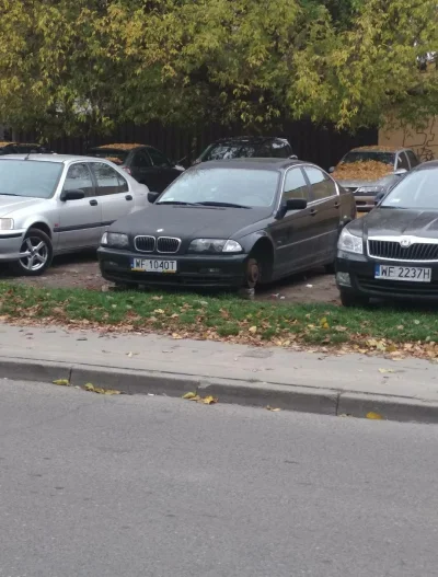 Nawoja - @slaper Na tym parkingu ciągle kradną, takie widoki z balkonu były codzienno...