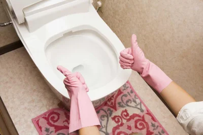 UsunelemKonto - @MonochromeMan Czysta toaleta w domu.. z dywanem. XD