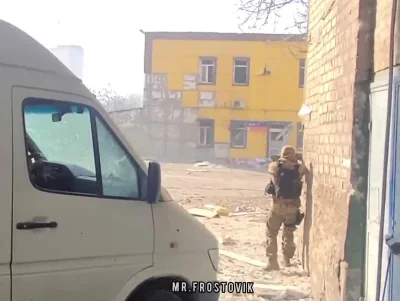 Czlowiek_Ludzki - Azov na robocie (｡◕‿‿◕｡)
#wojna #ukraina