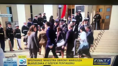 dr_gorasul - O, proszę, nie myliłem się. Dywanik był i jeszcze orkiesta, a w TVN cmok...