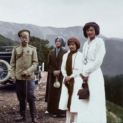 wfyokyga - Car Mikołaj II z córkami, Krym 1914.