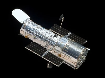 AGS__K - 24 kwietnia 1990 swoją misję zaczął pełnić Kosmiczny Teleskop Hubble'a.

#...