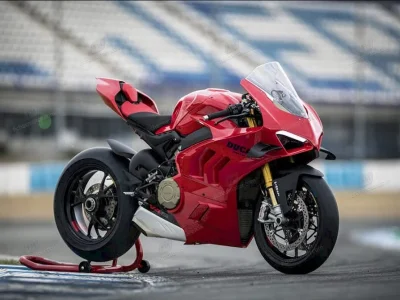 chosenon3 - Panigale v4s 2022r.
#slodkijezu #motocykle #motocykleboners #motoryzacja