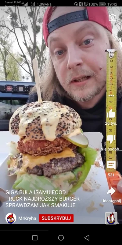 Yinxol - @onlyforpictures25: a tutaj stwierdził że hamburger ma 17cm wysokości xD