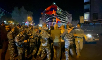 s.....w - W Armenii duże protesty i przepychanki z policją. Ormianie chcą dymisji pre...