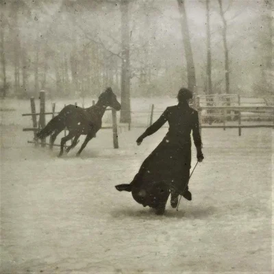 rezystancja - #fotografia #czarnobiale #portret
Lady and her horse on a snowy day in...