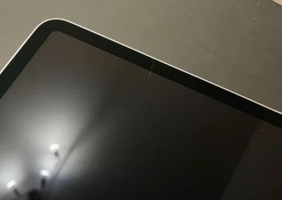 bagi1 - Ekrany w iPadach Pro są chyba jakoś inaczej lepione niż w pozostałych modelac...