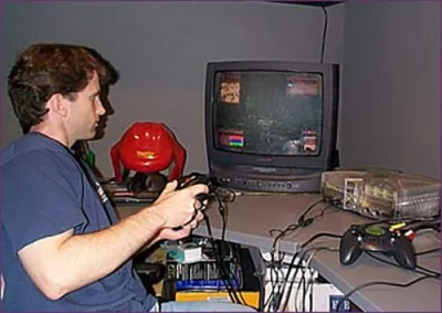 Larsberg - Todd Howard testujący wersję Morrowinda na pierwszego Xboxa. To zdjęcie od...