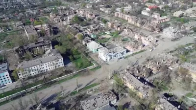 contrast - Pojawił się nowy film ze zniszczeń w Mariupolu

 Patrząc na domy z lotu ...