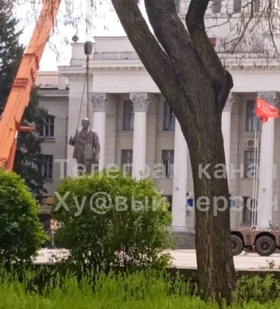 JanLaguna - Rosjanie przywrócili pomnik Lenina w Nowej Kachówce

Wcześniej Ukraińcy...