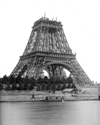 mamut2000 - #fotografia #ciekawostki 
Budowa Wiezy Eiffla 1887 - 1889