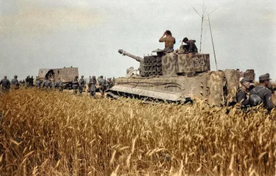 wojna - Niemiecki czołg Panzer VI 'Tiger' nr '134' z 509 Ciężkiego Batalionu Pancerne...