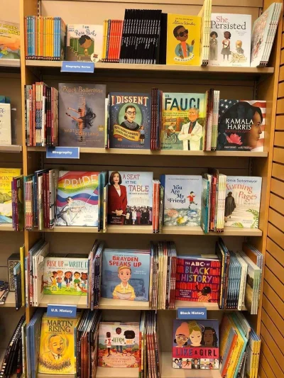 juzwos - Biblioteka w Nowym Jorku.
Dział dla dzieci.

#usa #dzieci #ksiazki #bibliote...