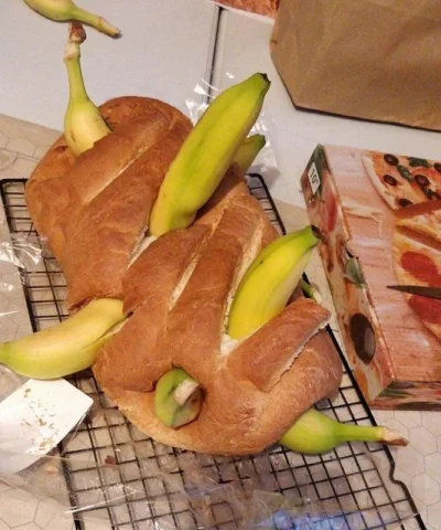 SynGilgamesza - chleb bananowy czy coś nie wiem nie jestem piekarzem

#cursedimages...