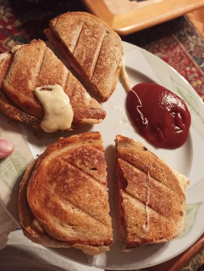 diway - Nocne tosty z chleba z piekarni, nie z tostowego gówna. 

#foodporn #gotujzwy...