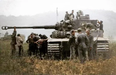 wojna - Niemiecki czołg Panzer VI 'Tiger I' nr 114 z 503 Ciężkiego Batalionu Pancerne...