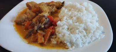 Sandrinia - Kurczak w curry z cebulą, czosnkiem, marchewką, papryką czerwoną i mleczk...