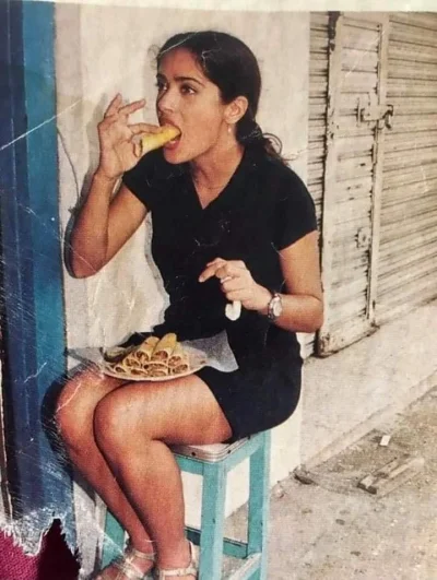 Lookazz - > Salma Hayek eating tacos in Coatzacoalcos Veracruz Mexico (1995)

#ladn...